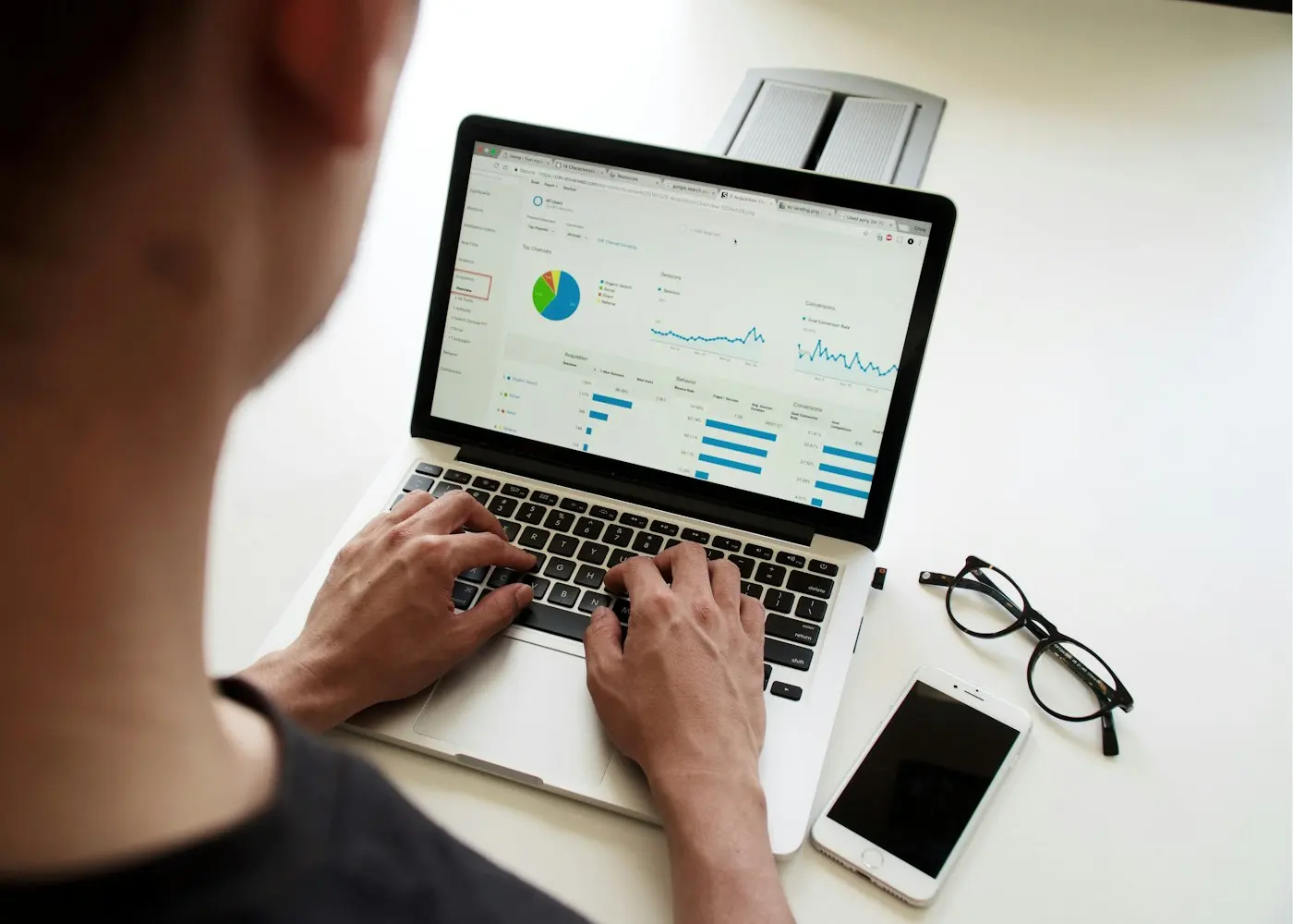Investor microsite — narrative under NDA pressure — phase 7